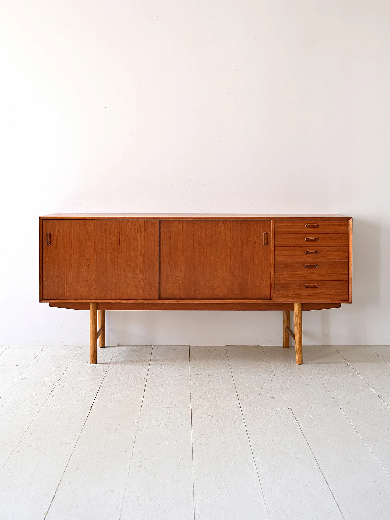 Credenza scandinava in teak e rovere con ante e cassetti, anni '60 2