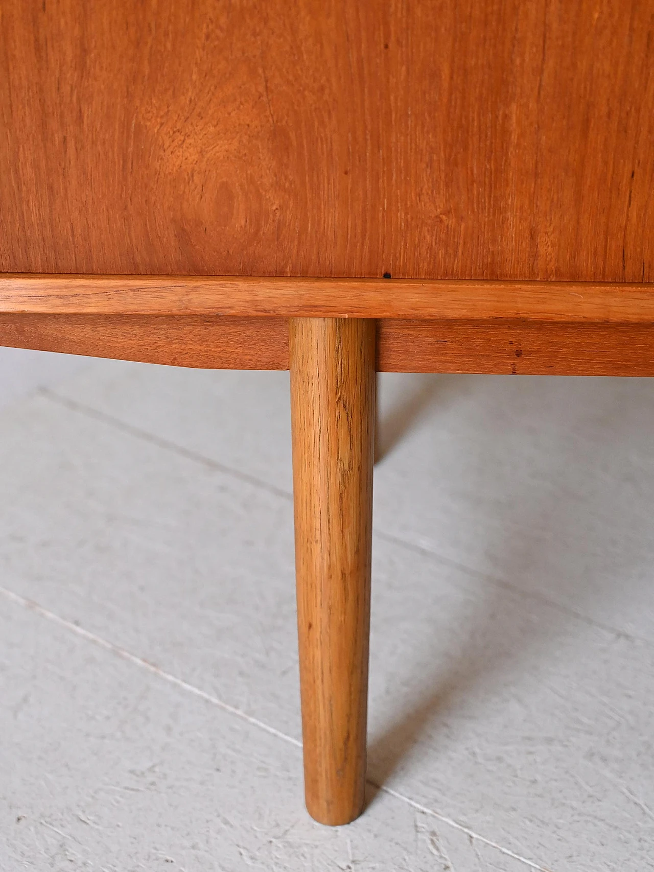 Credenza scandinava in teak e rovere con ante e cassetti, anni '60 13