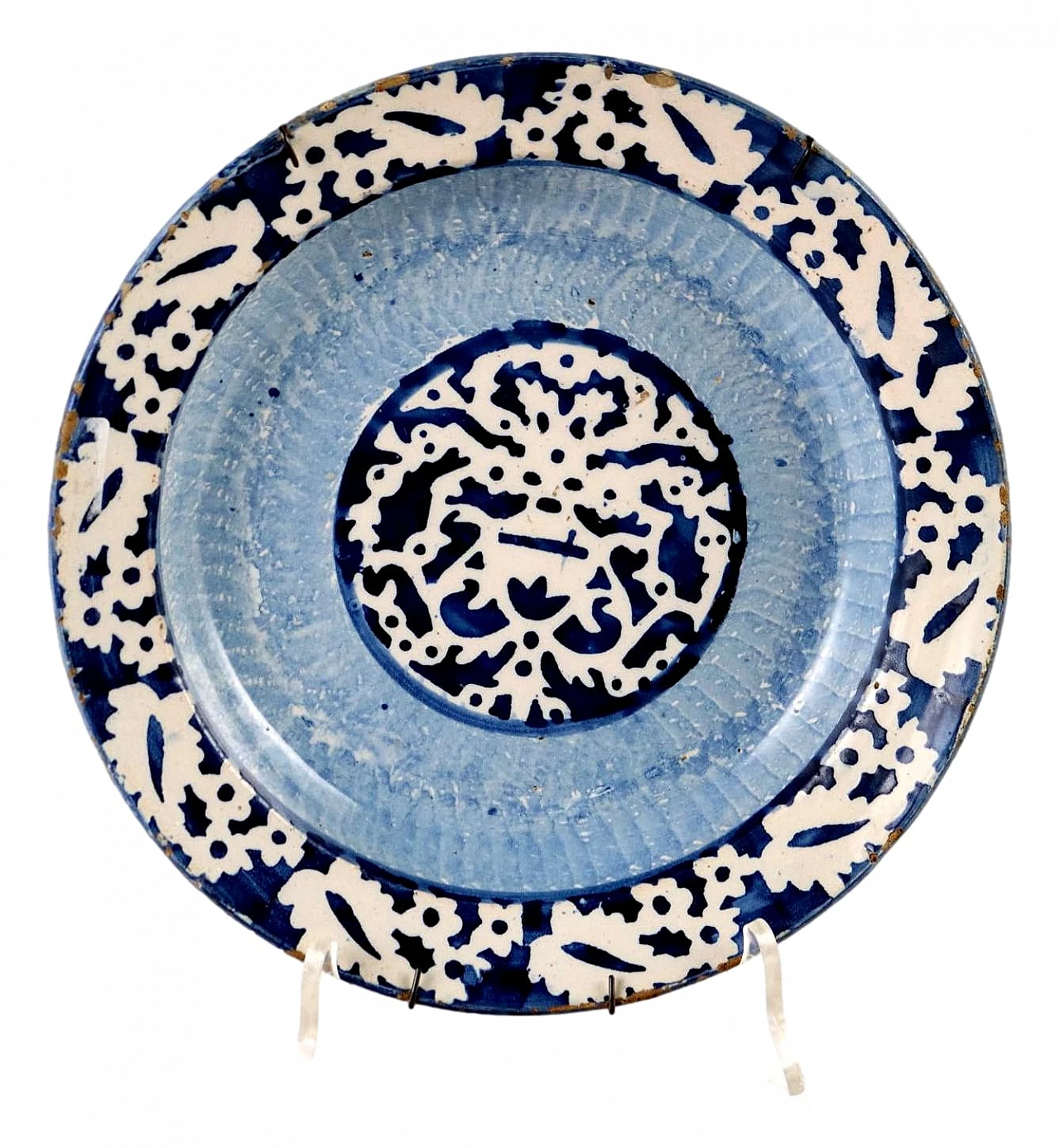 Piatto in maiolica blu decorato a gran fuoco, '700 1