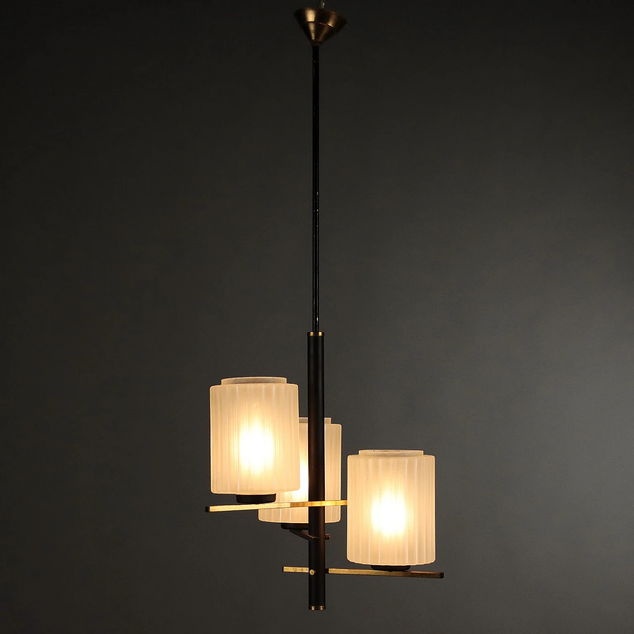 Lampadario a 3 luci in ottone con diffusori in vetro, anni '50 1