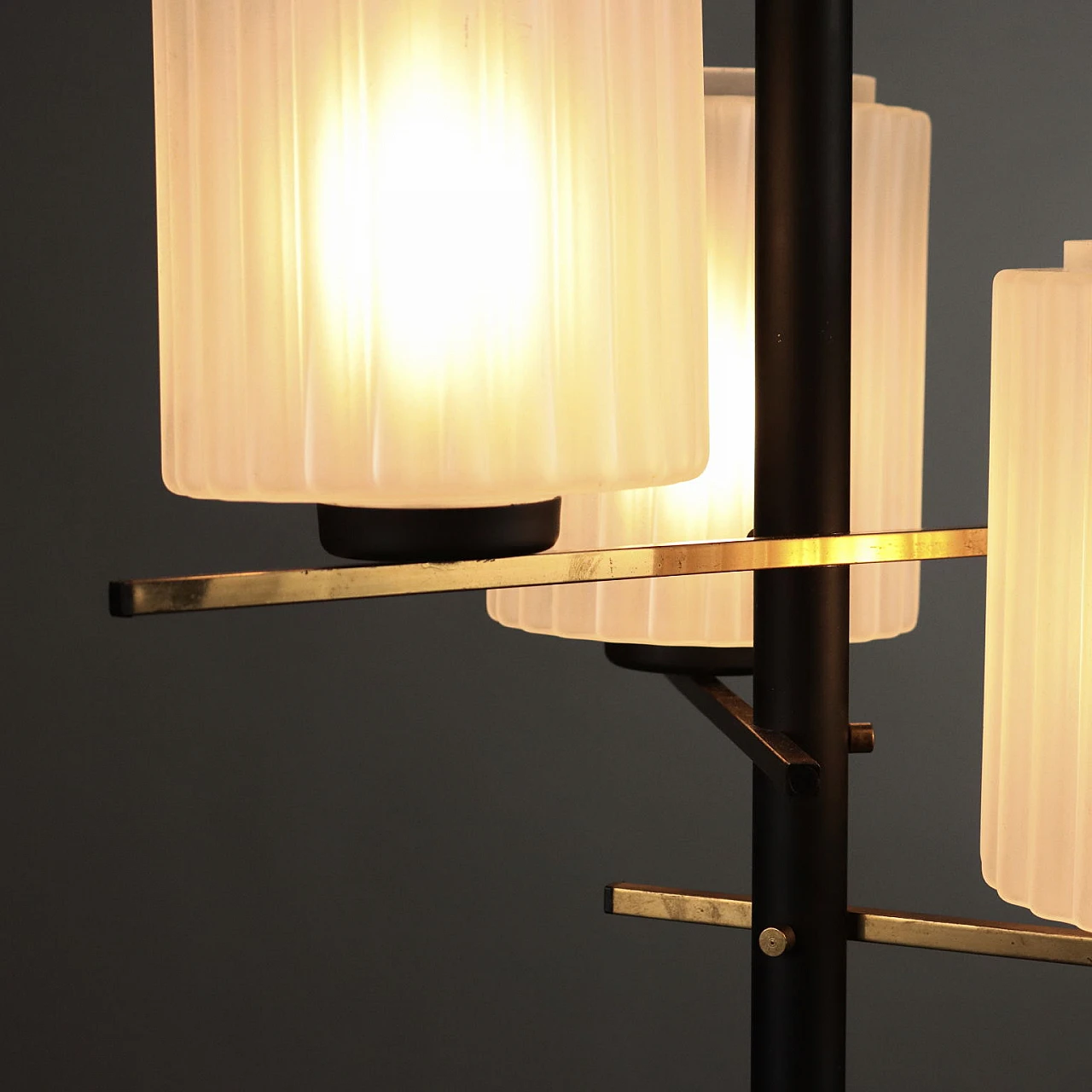 Lampadario a 3 luci in ottone con diffusori in vetro, anni '50 3