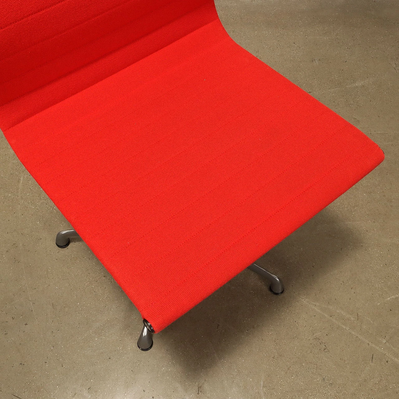 6 Red swivel chairs by Charles & Ray Eames for ICF, 1970s 8