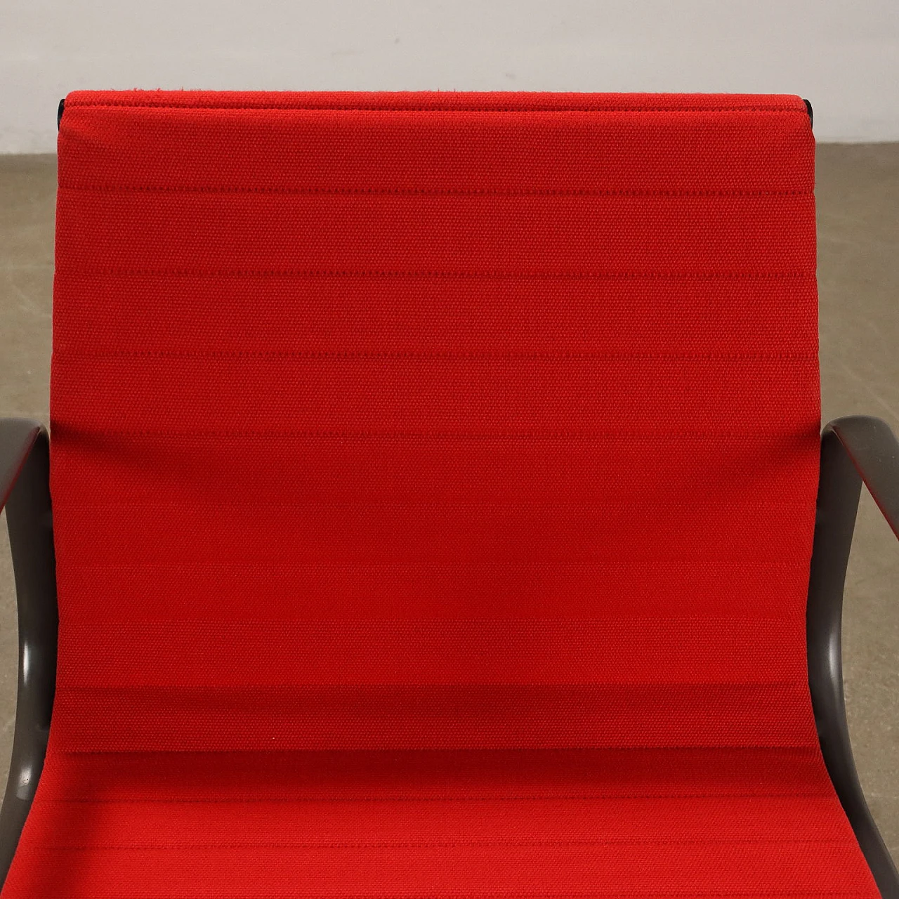 3 Sedie EA117 in tessuto rosso di C. & R. Eames per ICF, anni '80 3