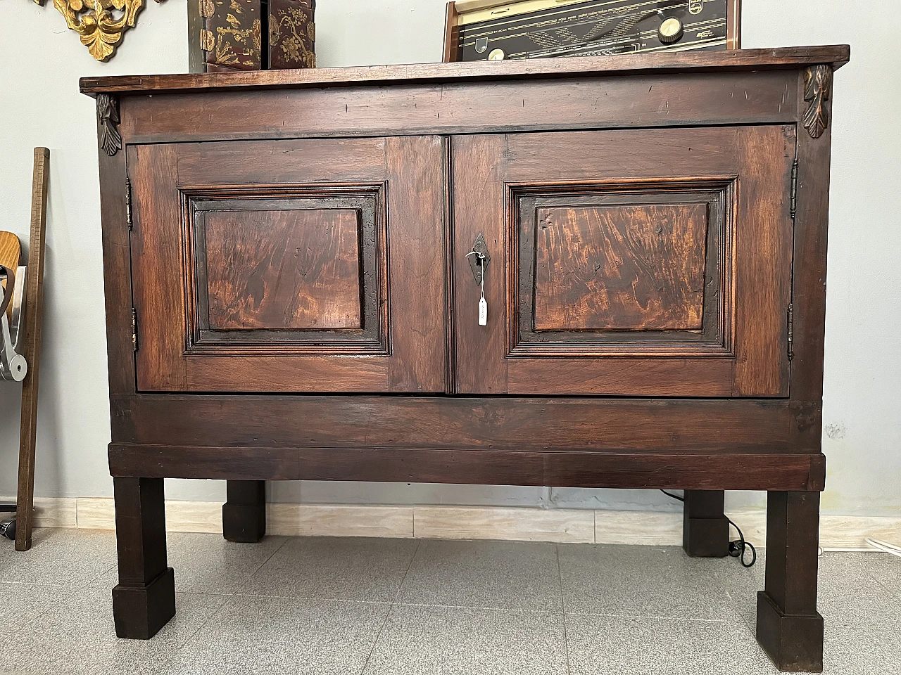 Empire style walnut sideboard, early 19th century 1