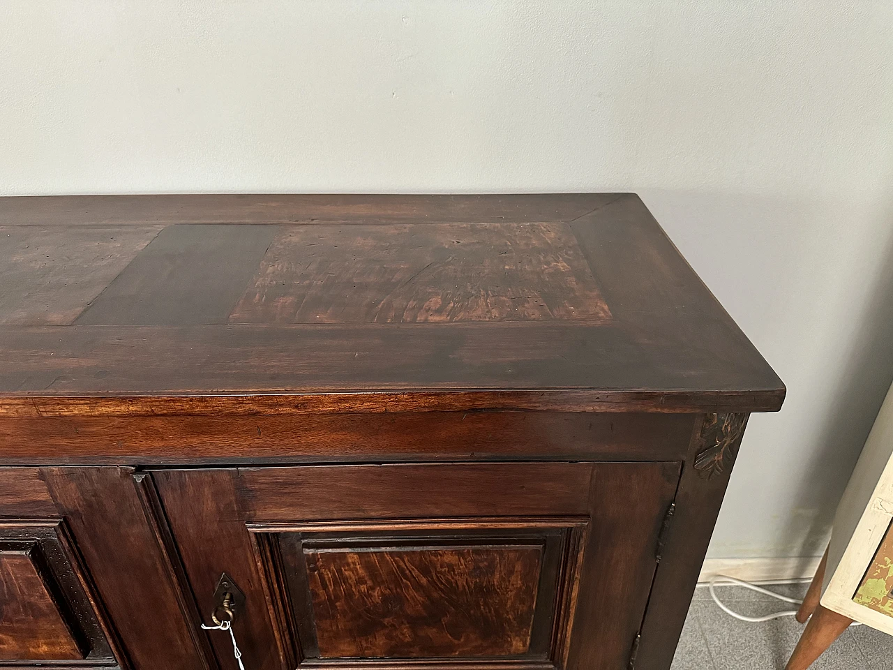 Empire style walnut sideboard, early 19th century 2