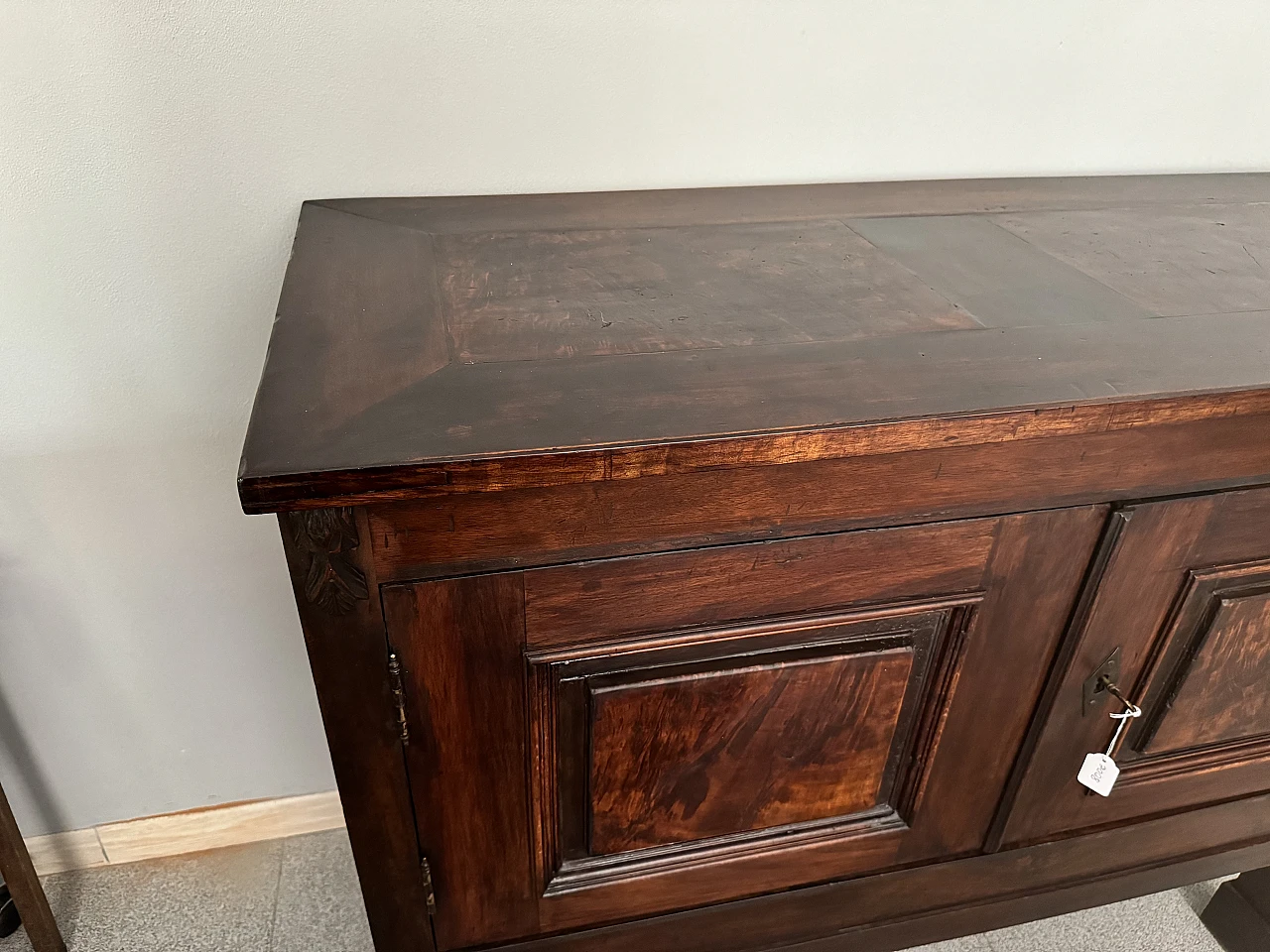 Empire style walnut sideboard, early 19th century 3