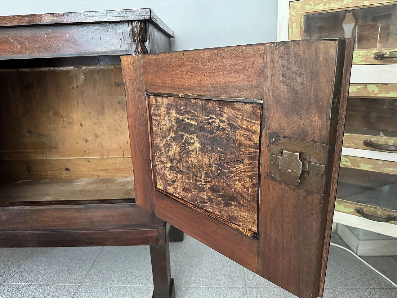 Empire style walnut sideboard, early 19th century 4