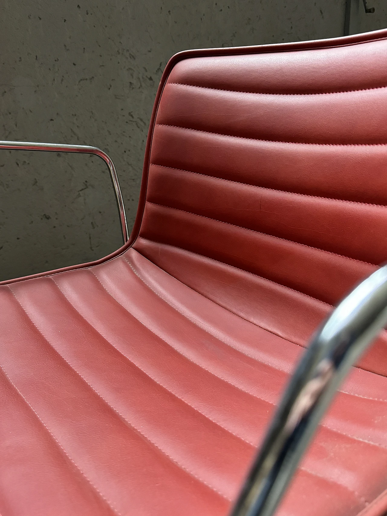 Catifa 53 swivel chair in red leather by L. A. Molina for Arper, 2000s 2