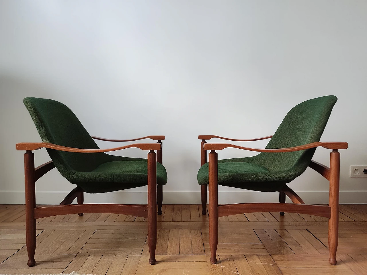 Pair of wooden Tiki Arm chairs by Busnelli, 1960s 2