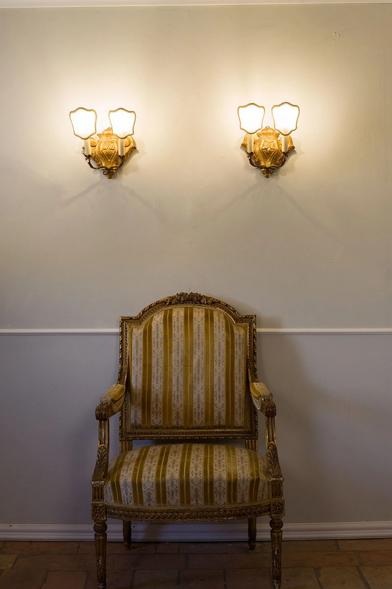 Pair of gilded wood appliques with parchment lampshades, 1950s 6