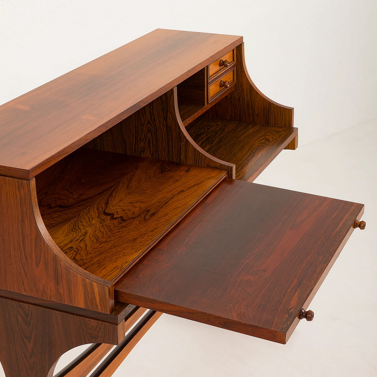 Rosewood desk in the style of Gianfranco Frattini, 1960s 20