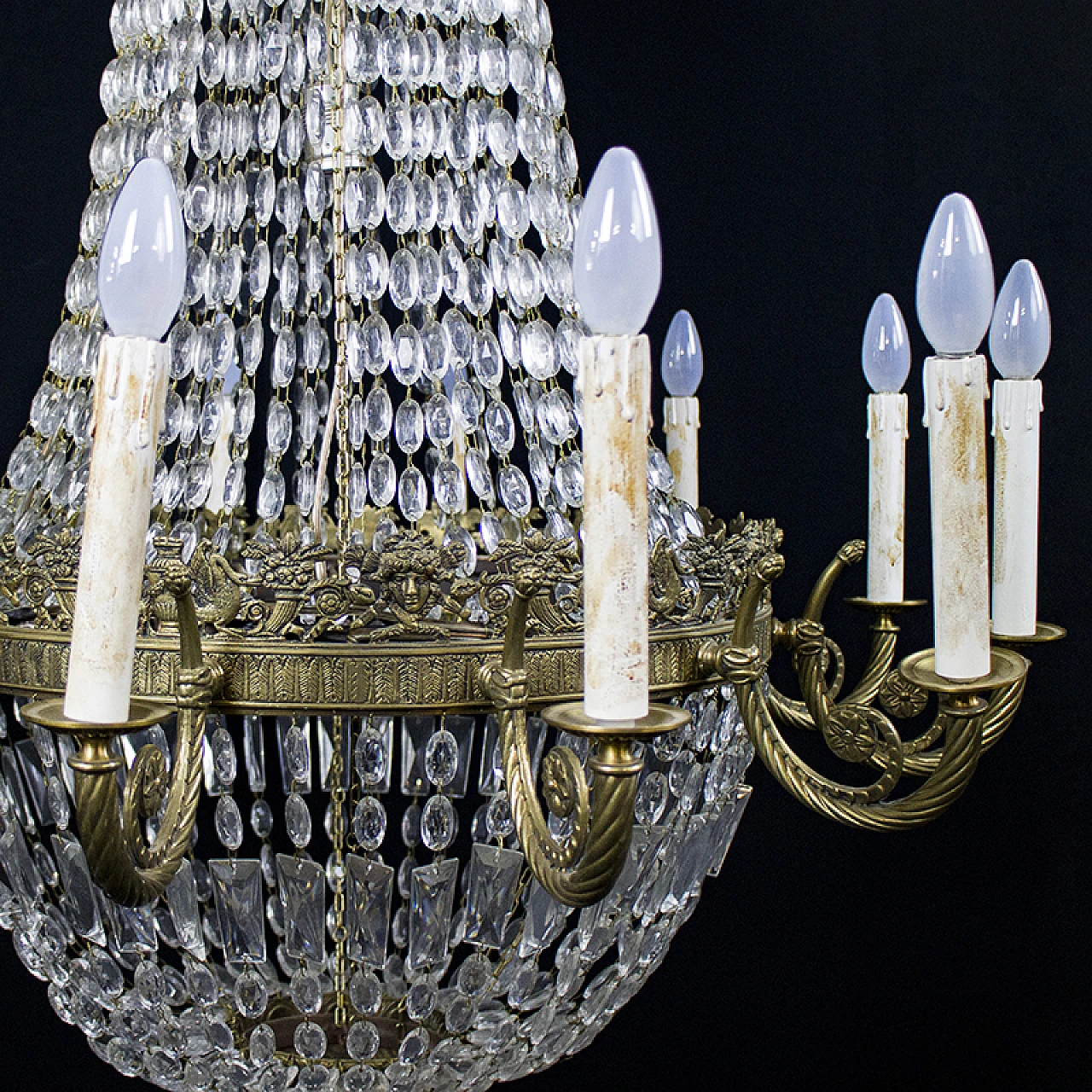 12-Light chandelier in gilded brass with crystal chains, 19th century 1