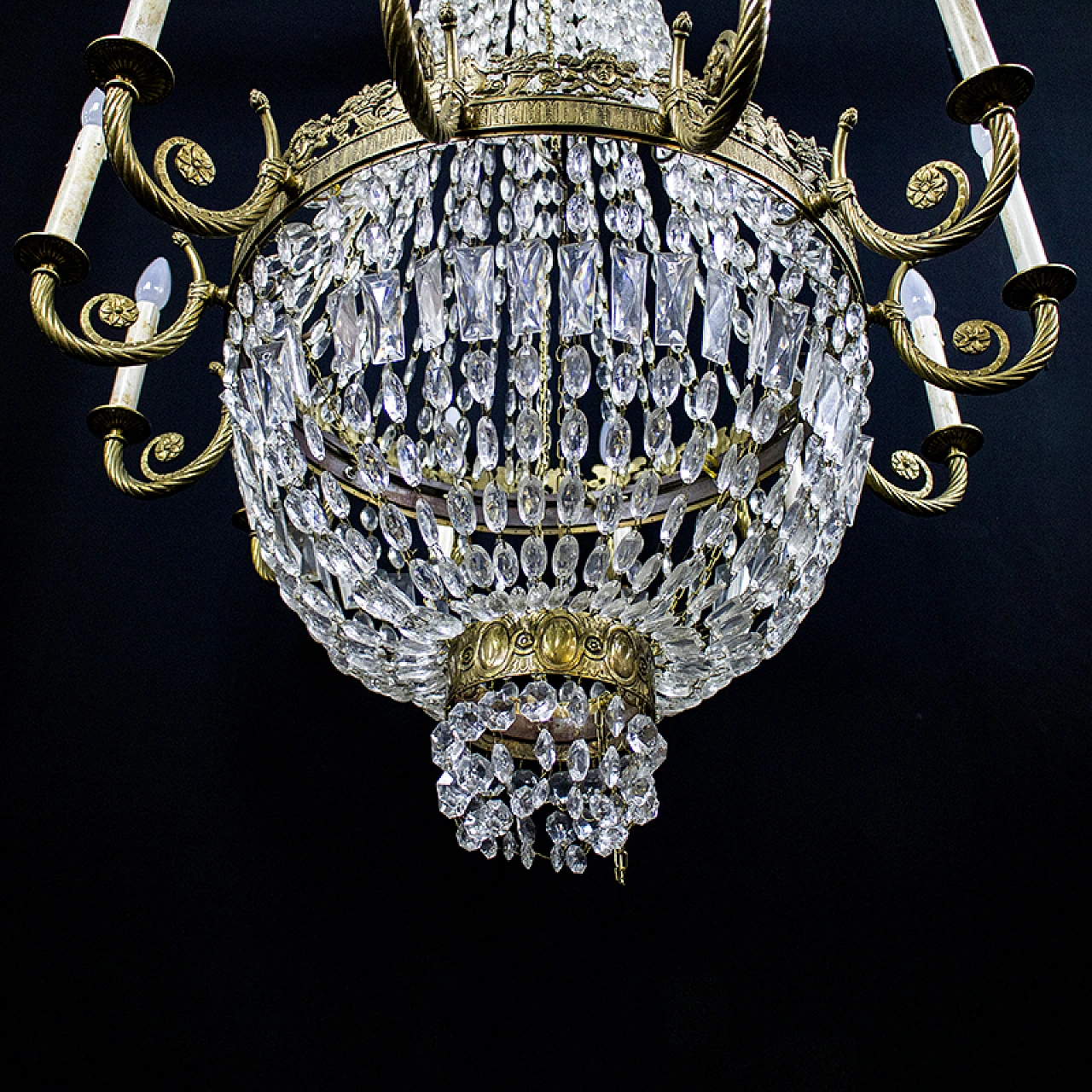 12-Light chandelier in gilded brass with crystal chains, 19th century 2