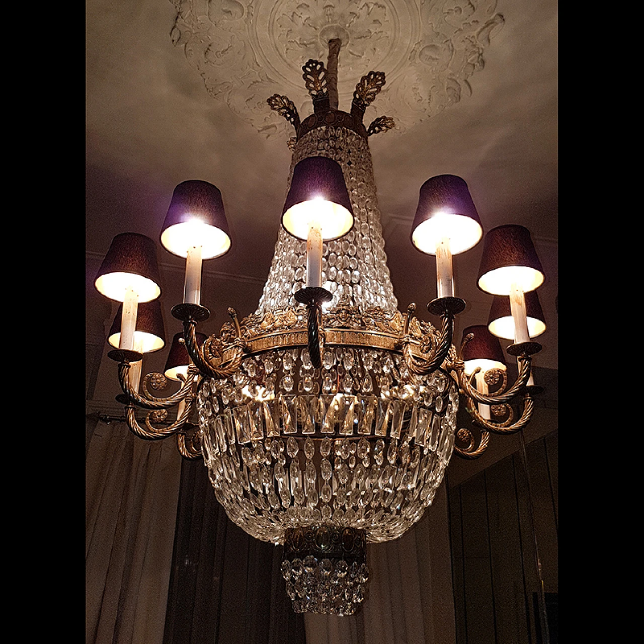 12-Light chandelier in gilded brass with crystal chains, 19th century 3