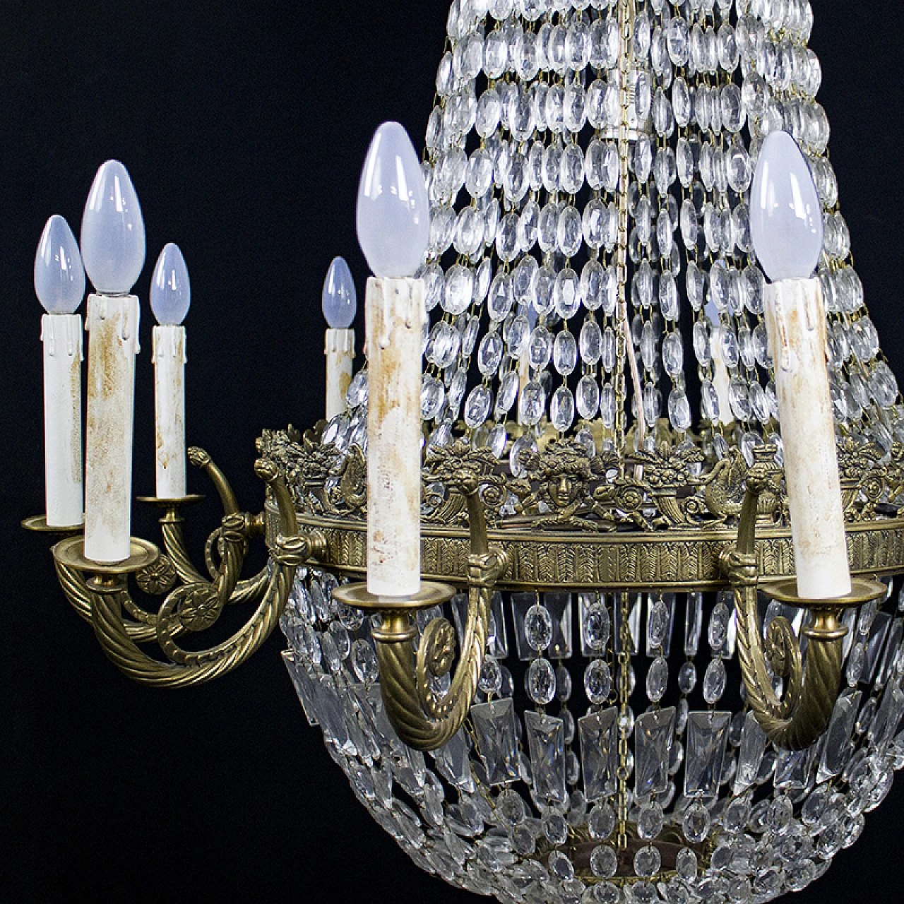 12-Light chandelier in gilded brass with crystal chains, 19th century 5