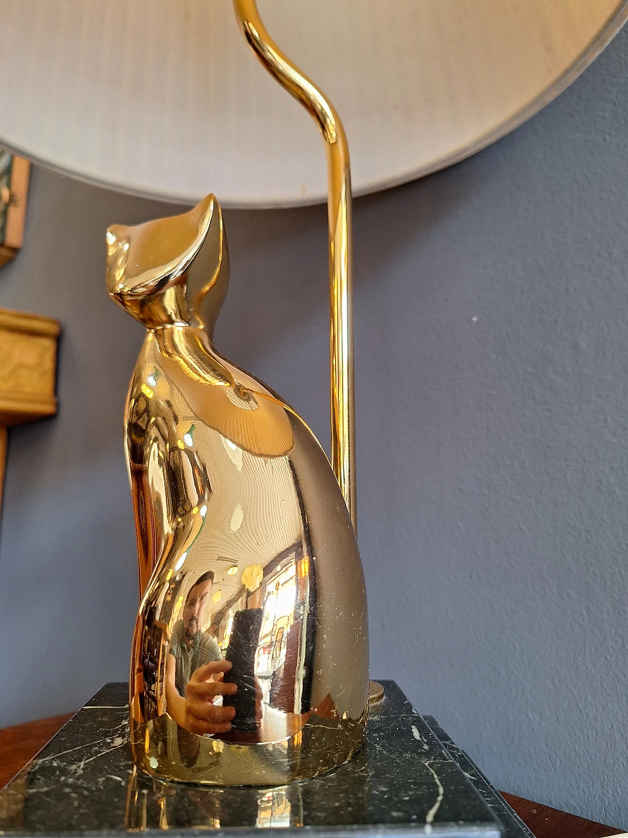 Hollywood Regency brass table lamp with cat, 1970s 3