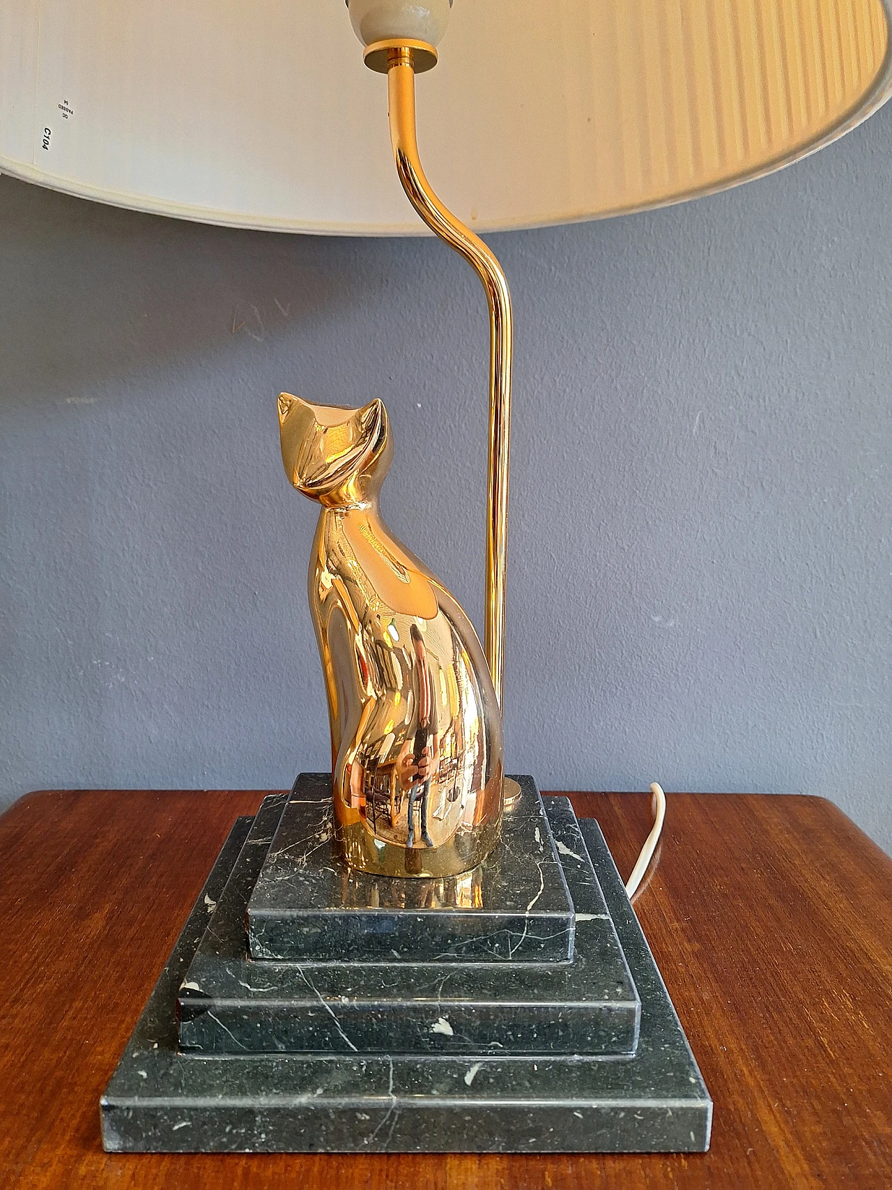 Hollywood Regency brass table lamp with cat, 1970s 5