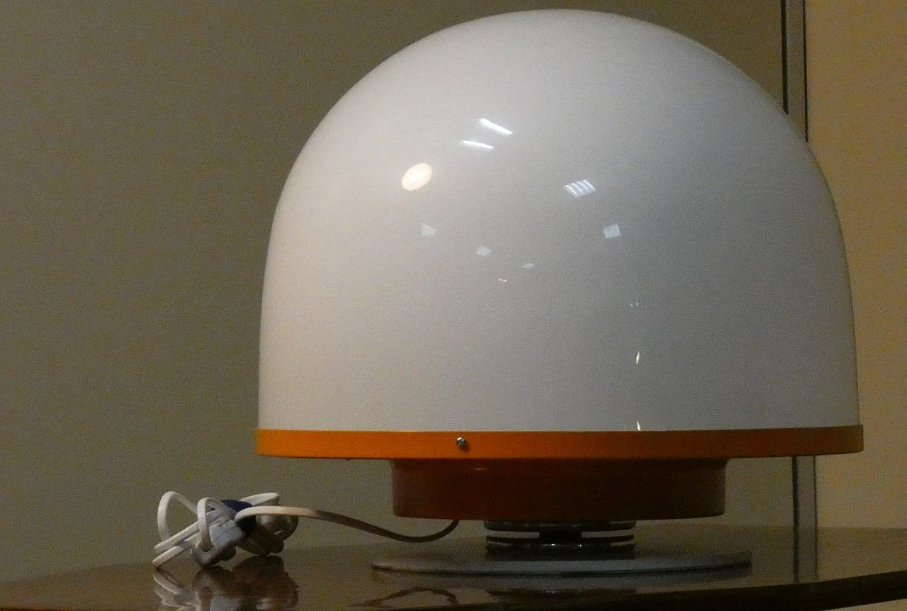 Button table lamp in acrylic glass and metal, 1960s 2