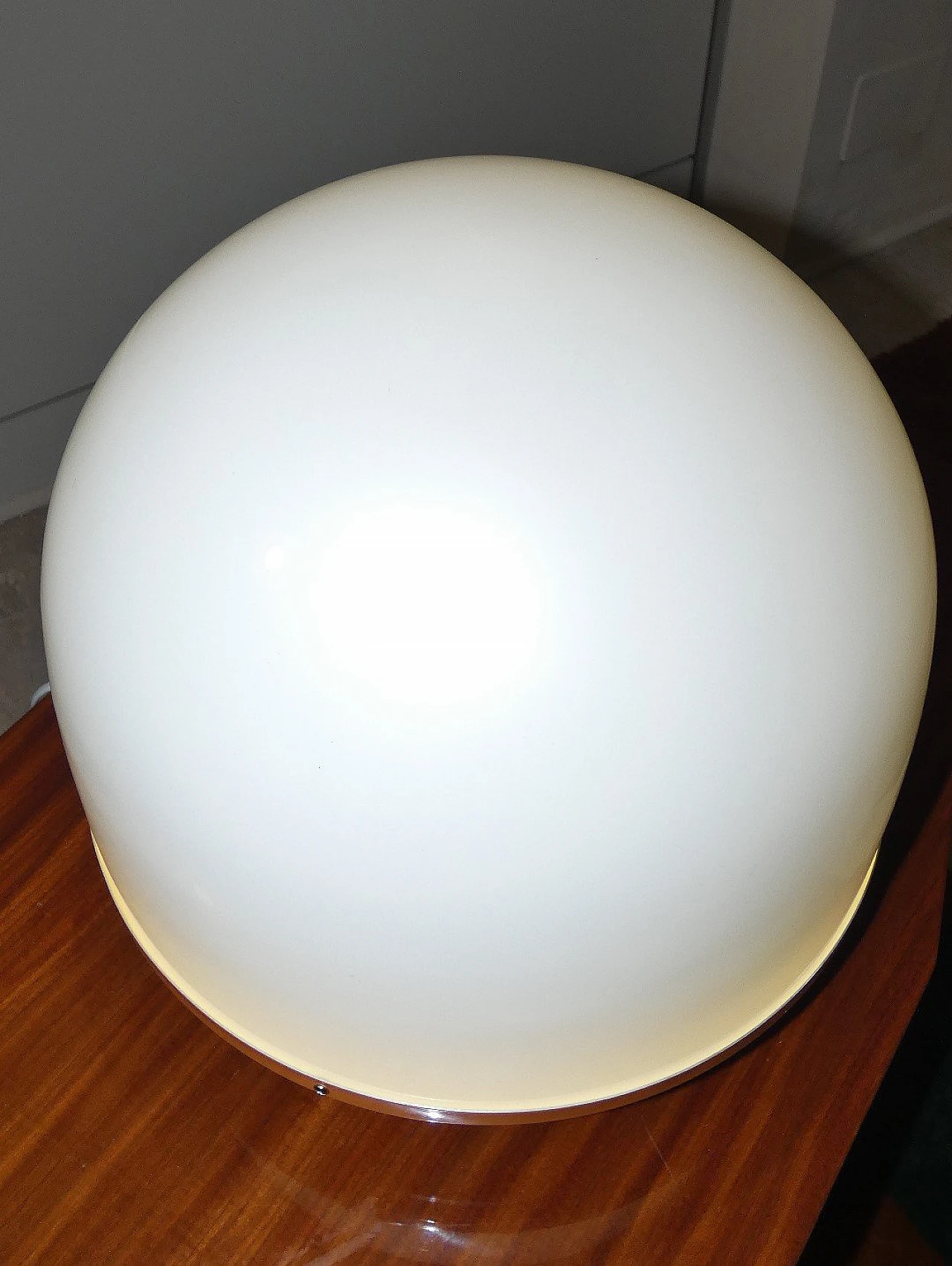 Button table lamp in acrylic glass and metal, 1960s 3