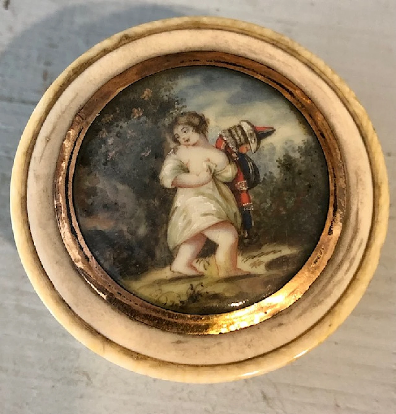 Small bone box with painted miniature, 18th century 4