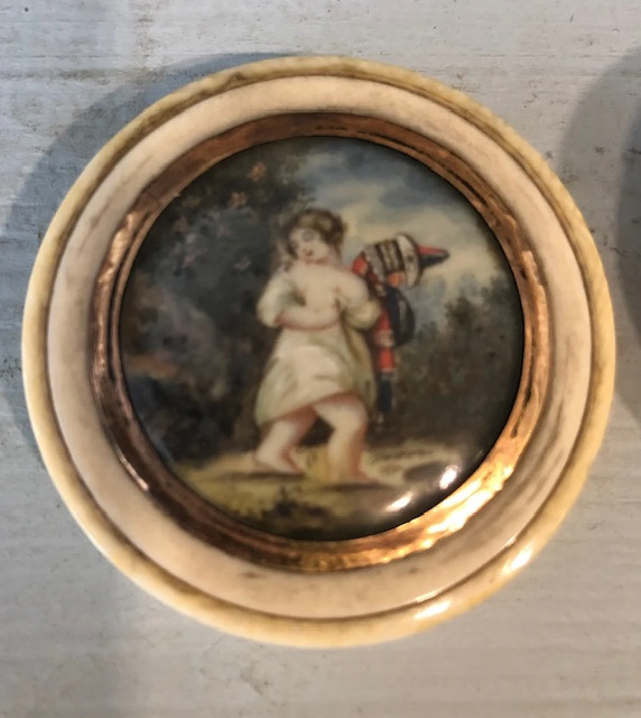 Small bone box with painted miniature, 18th century 6