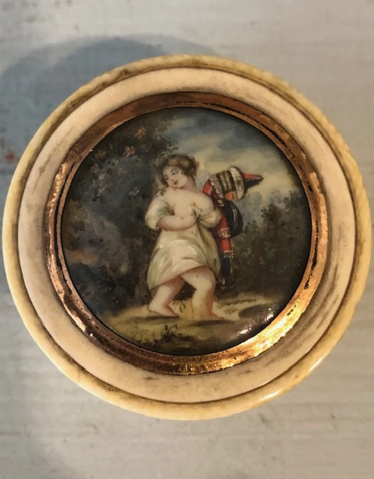 Small bone box with painted miniature, 18th century 8