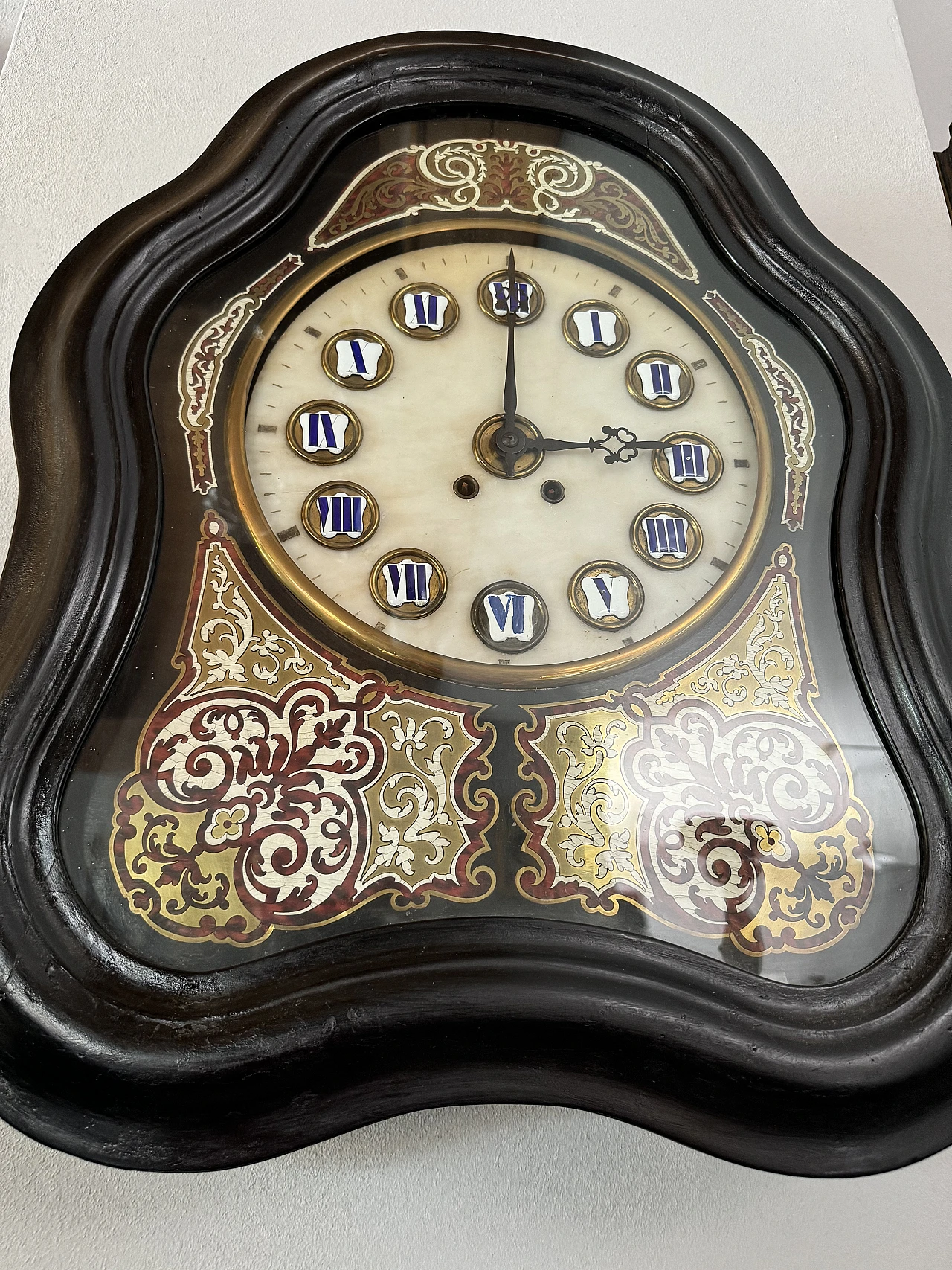 Elizabethan style wooden wall clock, early 20th century 3