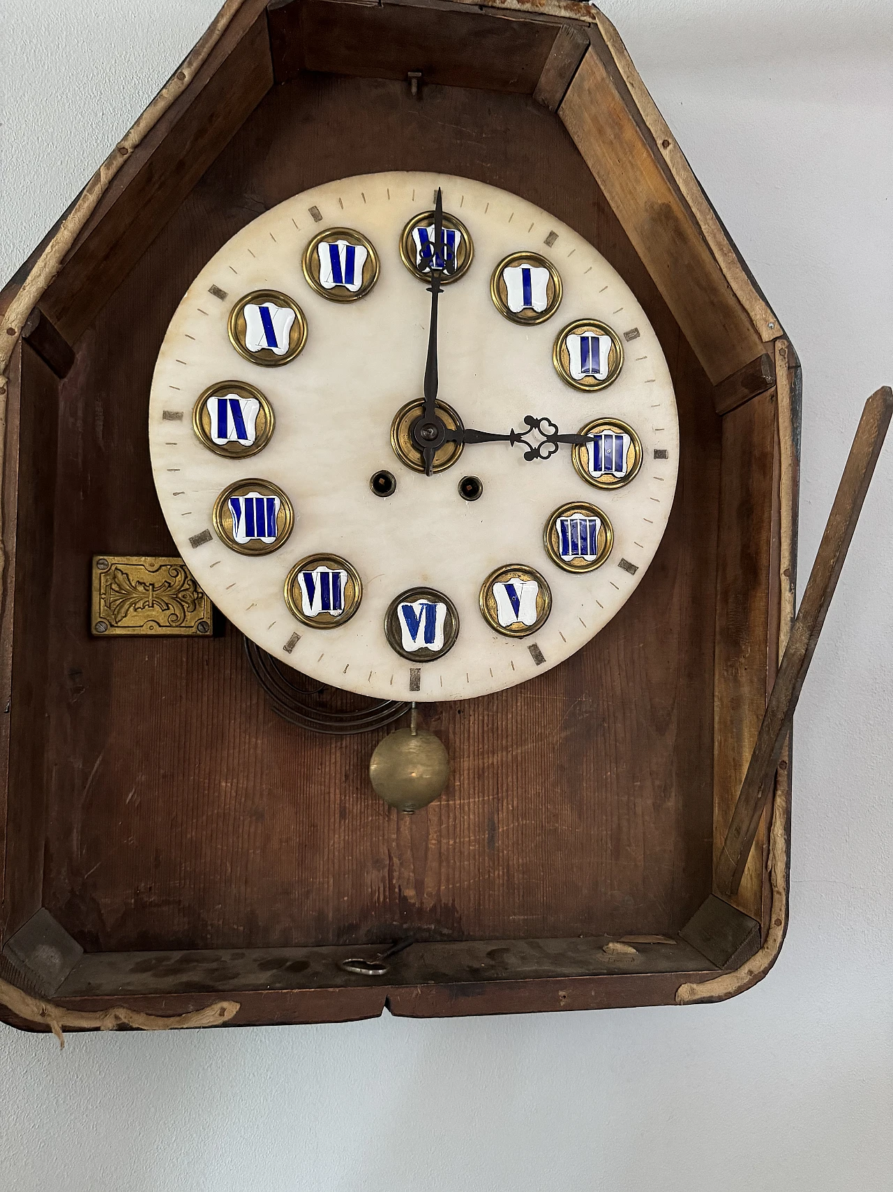 Elizabethan style wooden wall clock, early 20th century 5