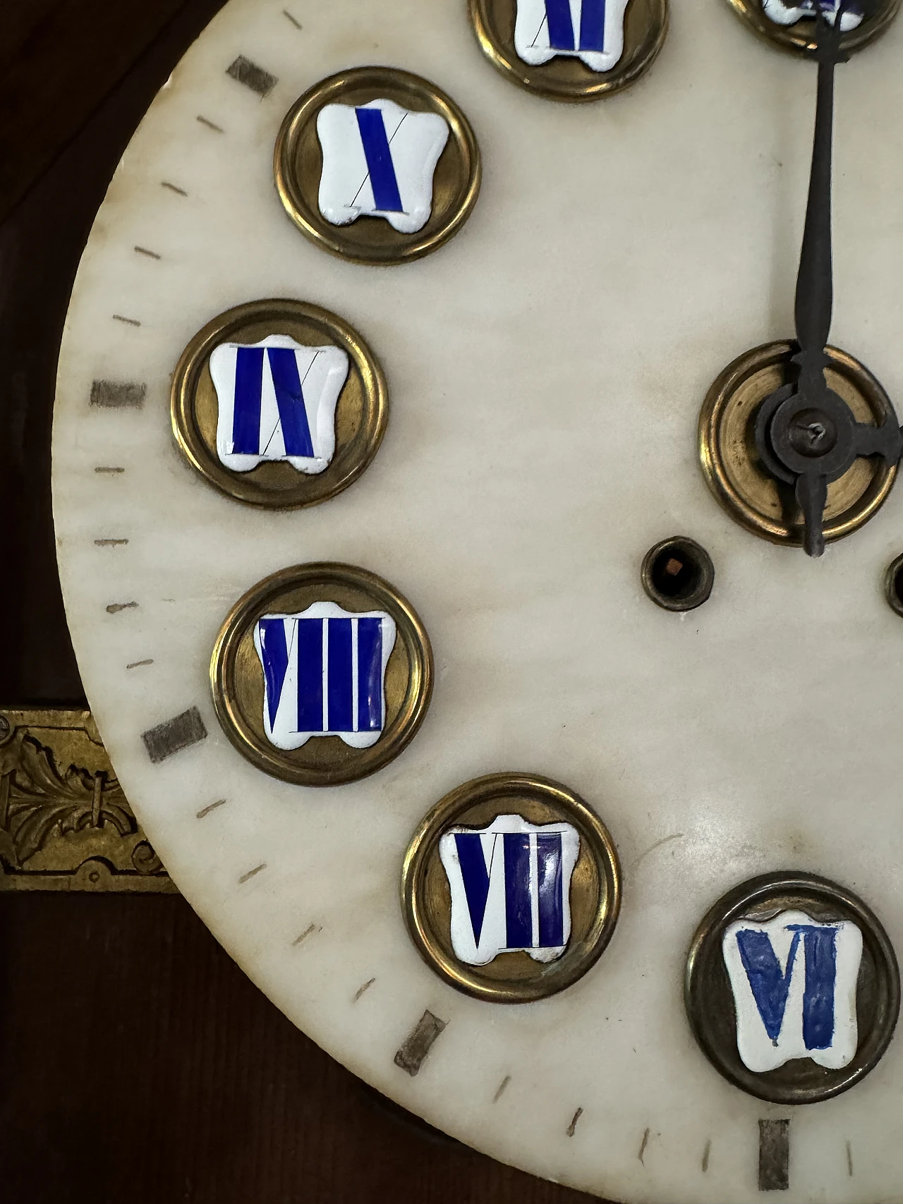 Elizabethan style wooden wall clock, early 20th century 6