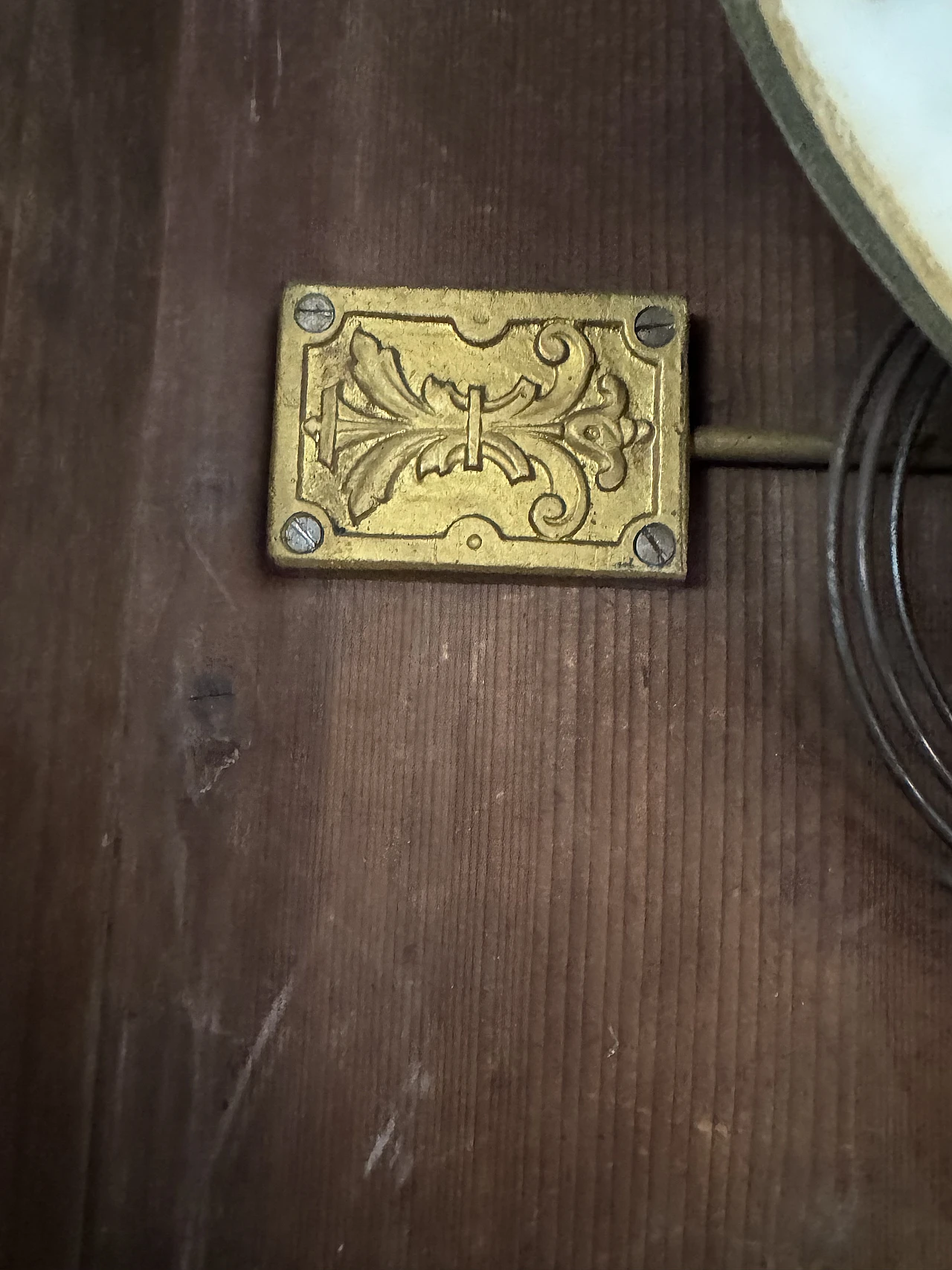 Elizabethan style wooden wall clock, early 20th century 7