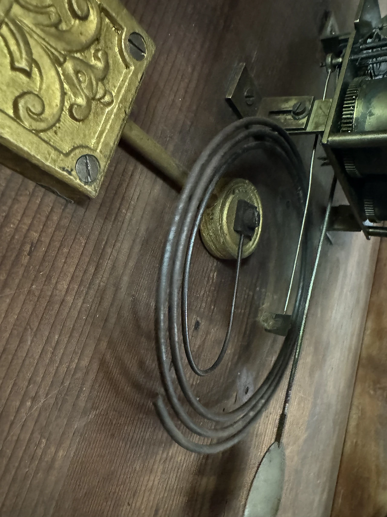 Elizabethan style wooden wall clock, early 20th century 9