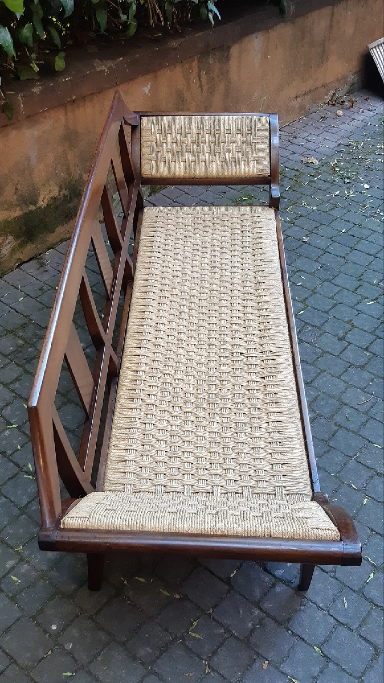 Piedmontese walnut and woven straw sofa, late 18th century 6