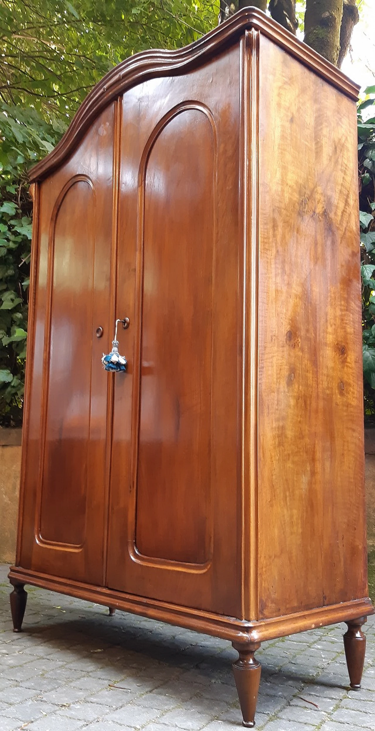 Austrian Biedermeier walnut paneled wardrobe, 19th century 3