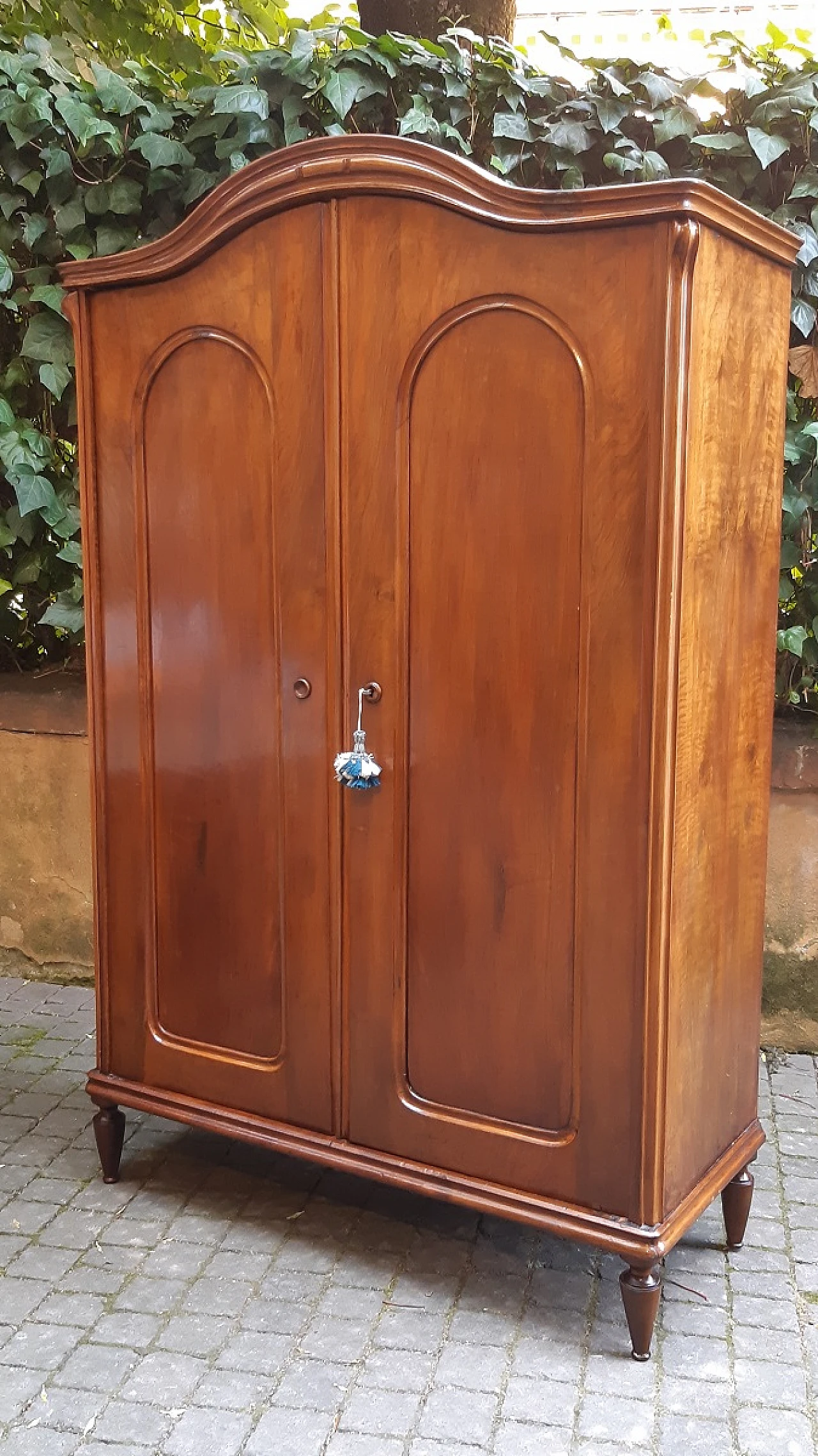 Austrian Biedermeier walnut paneled wardrobe, 19th century 5