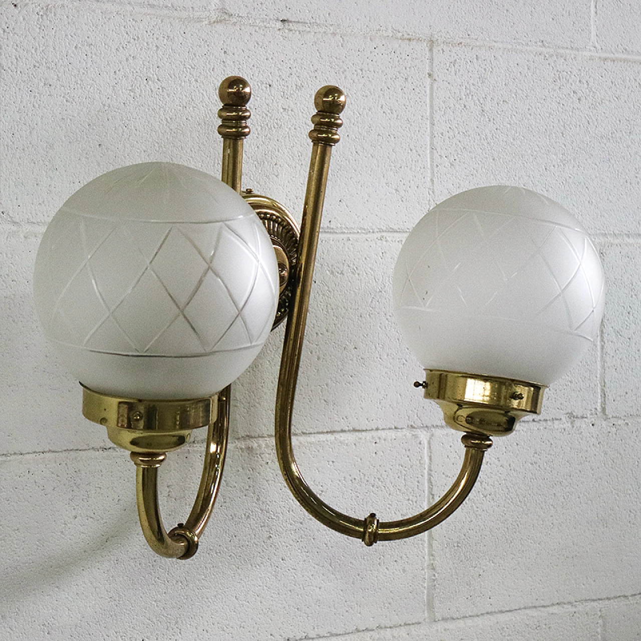 Gilded brass and glass wall sconce with two arms, 1950s 2