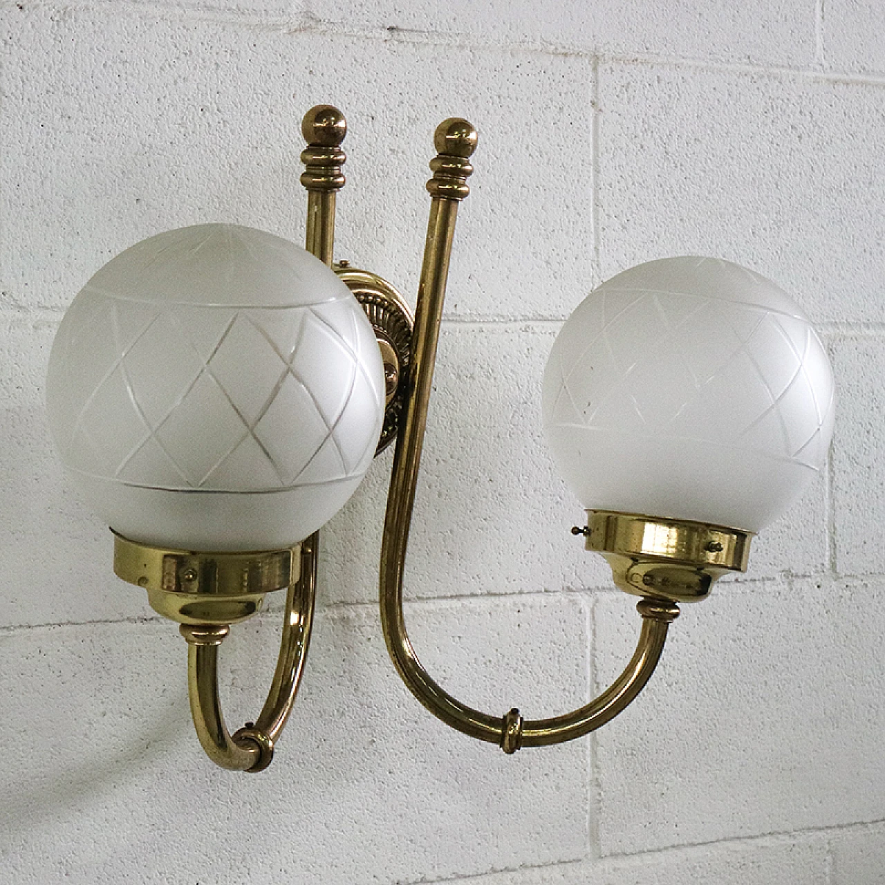 Gilded brass and glass wall sconce with two arms, 1950s 3