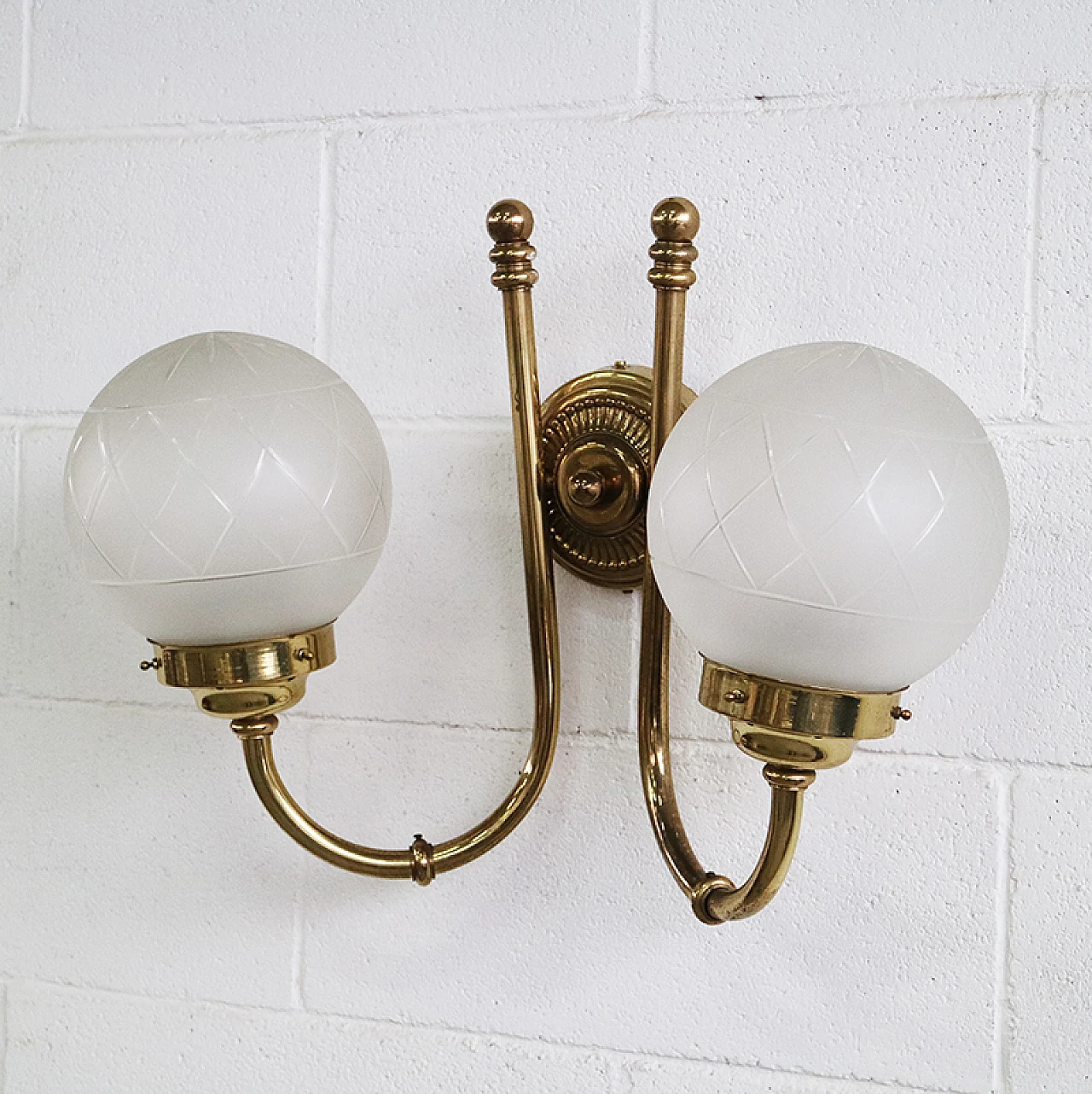 Gilded brass and glass wall sconce with two arms, 1950s 4