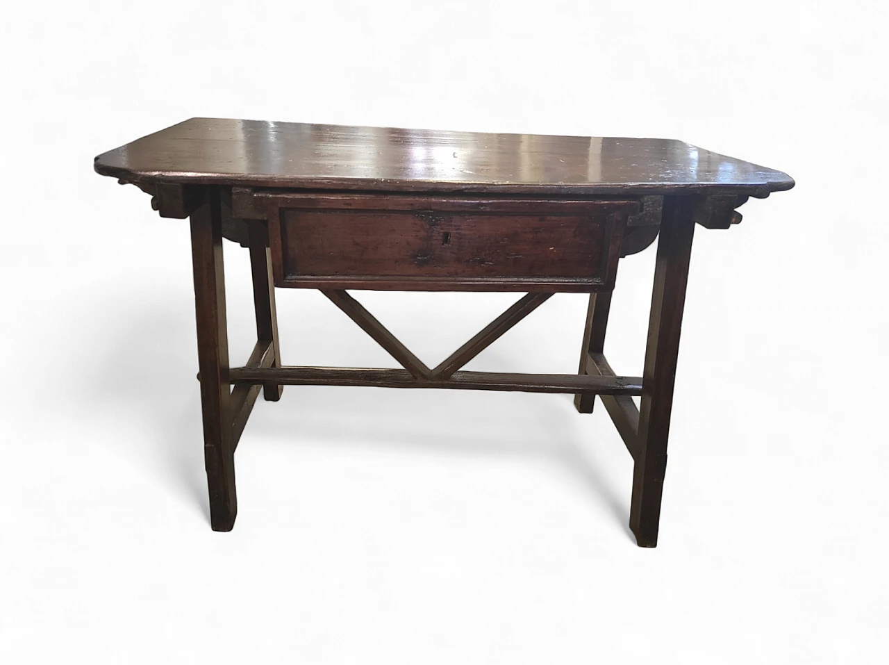 Extendable walnut table with drawers, 18th century 1