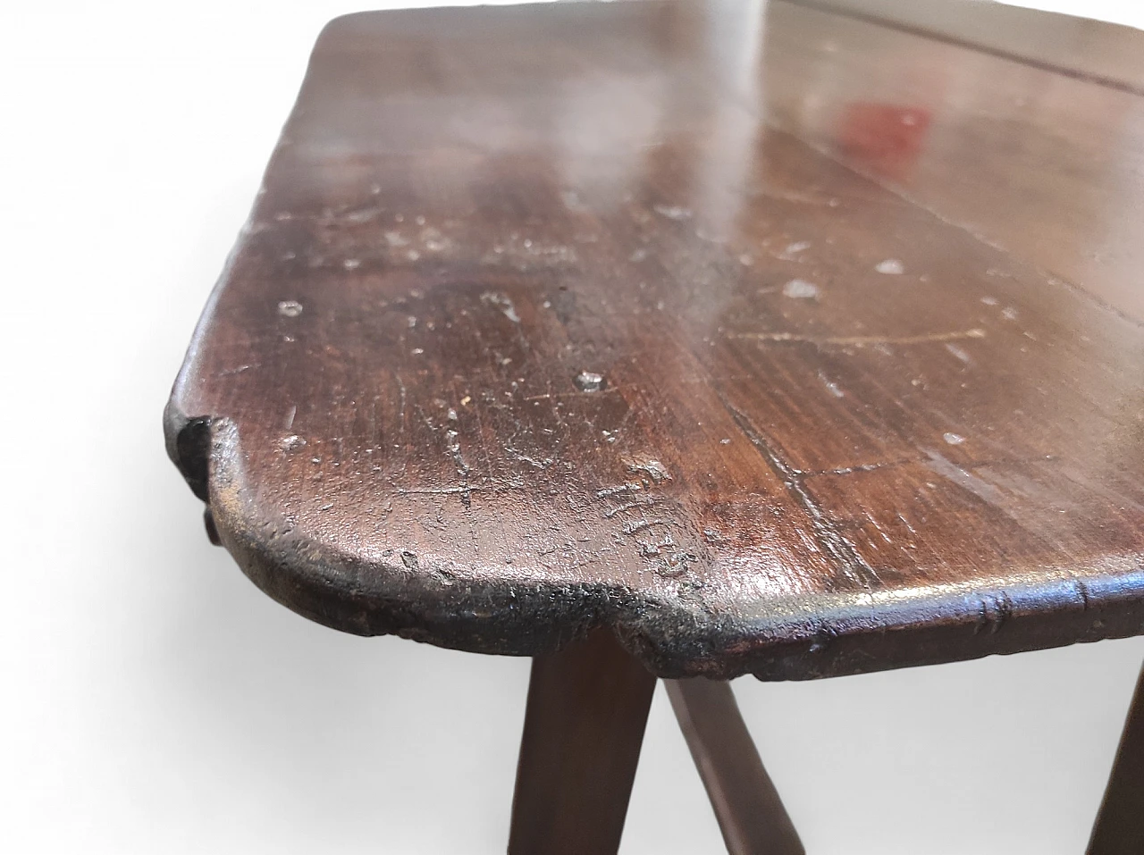 Extendable walnut table with drawers, 18th century 8