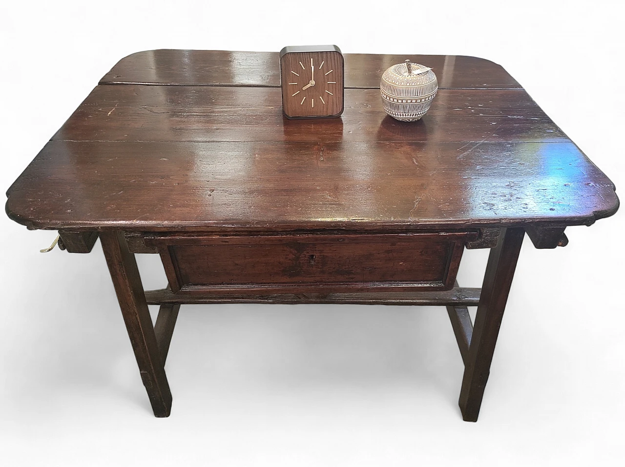 Extendable walnut table with drawers, 18th century 10