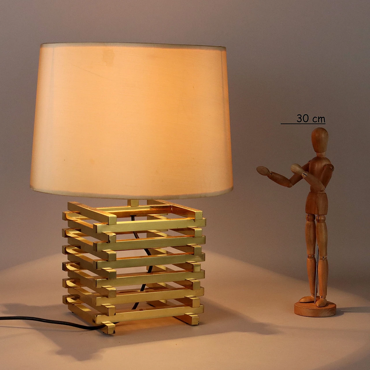 Lampada da tavolo con base quadrato in ottone, anni '80 2