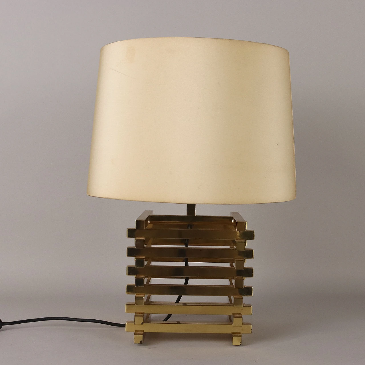 Lampada da tavolo con base quadrato in ottone, anni '80 4