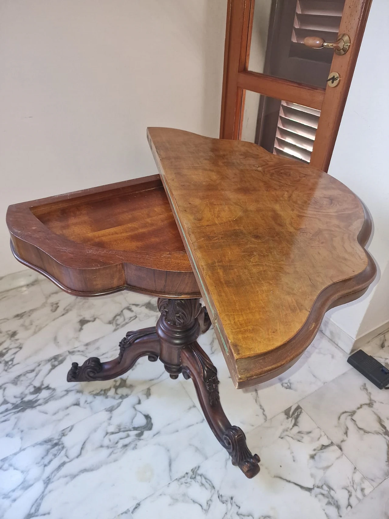 Victorian walnut and briar-root folding game table, 19th century 2