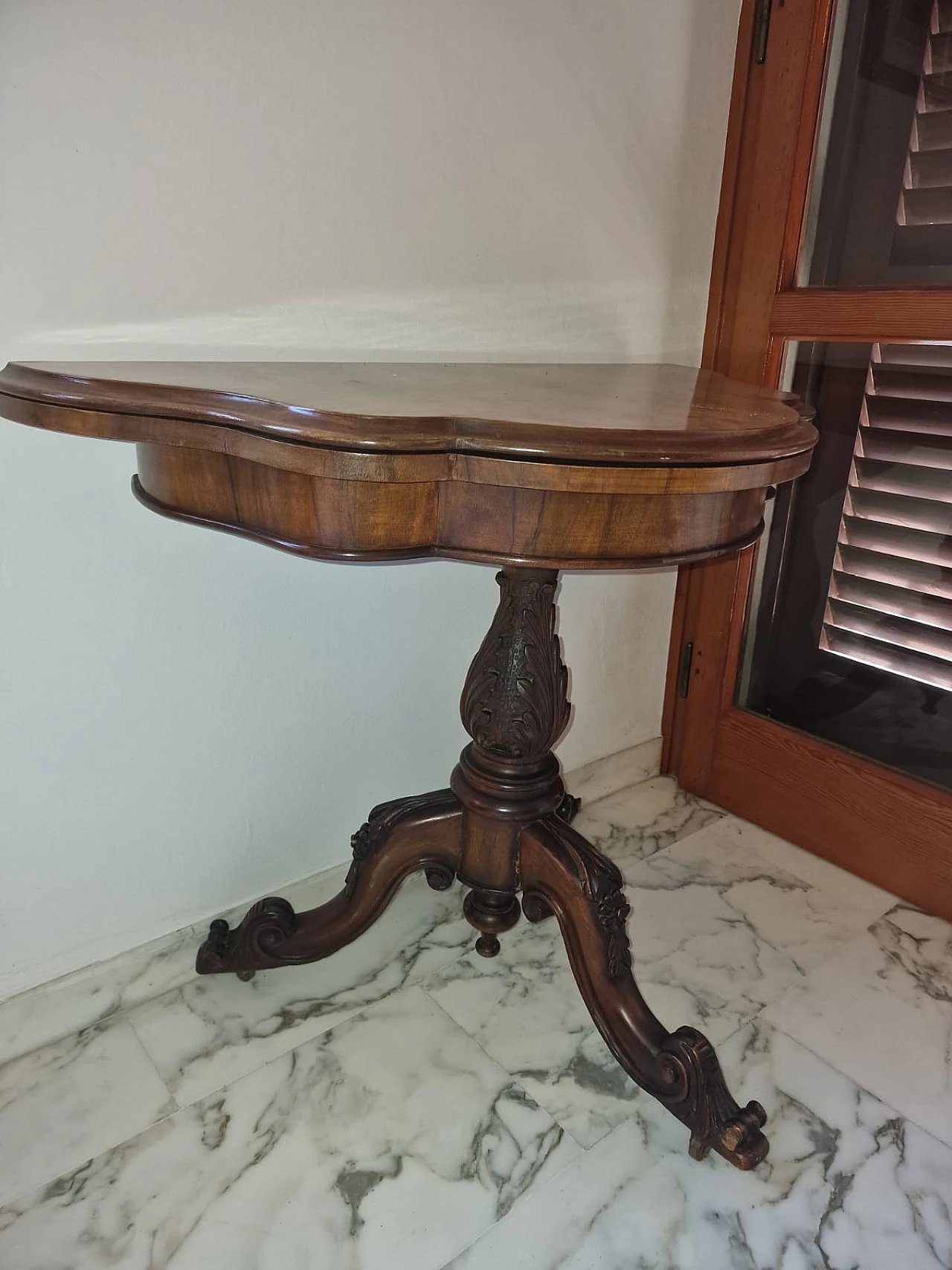 Victorian walnut and briar-root folding game table, 19th century 3