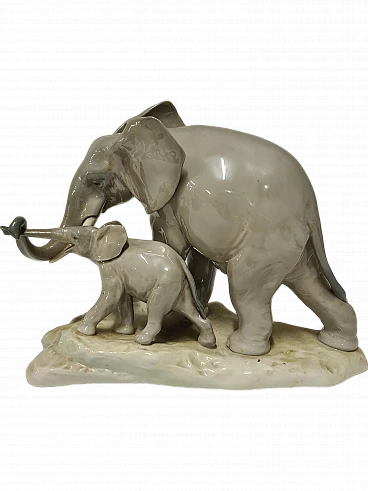 Scultura di elefanti in porcellana di Lladrò, anni '60