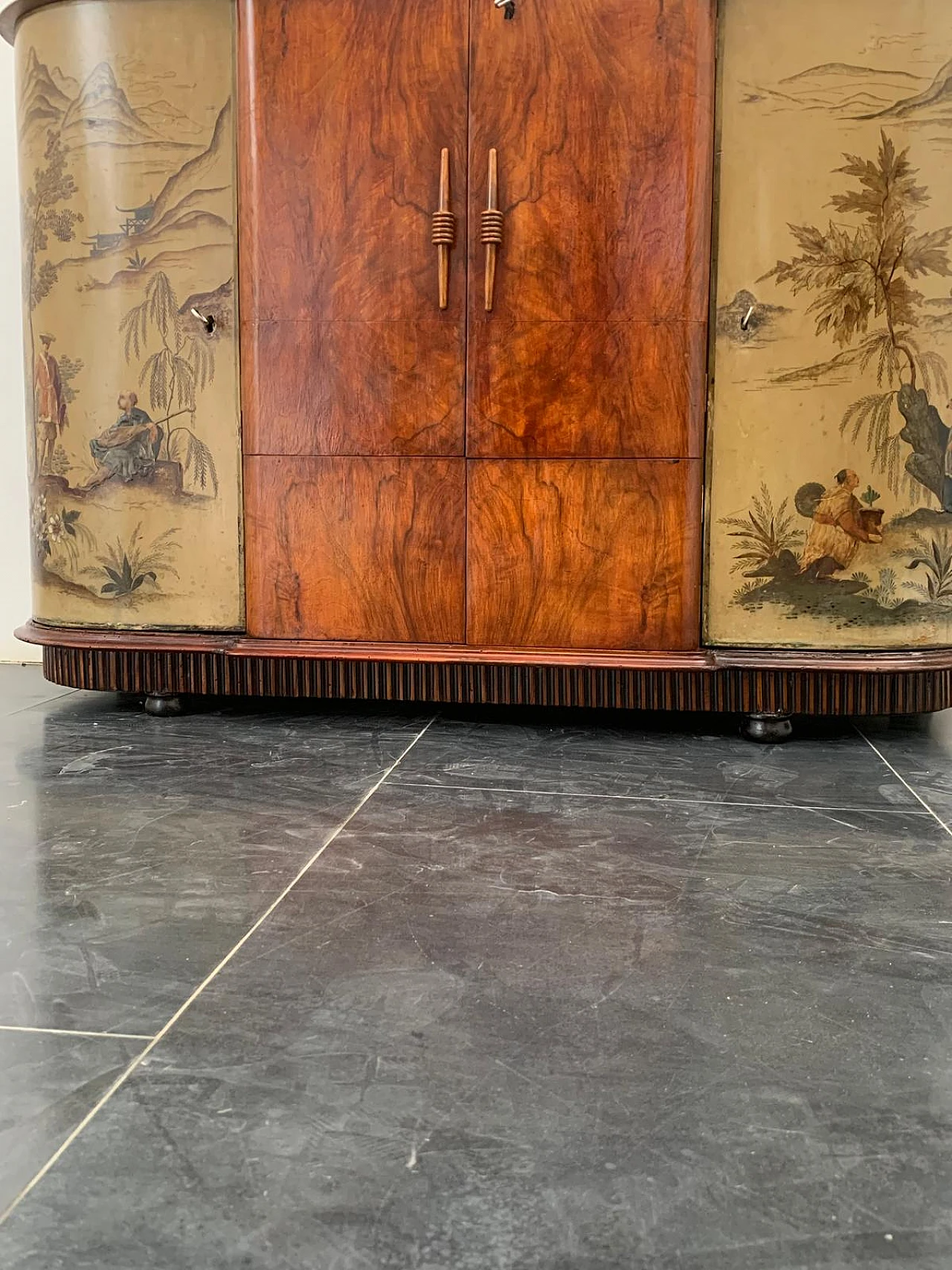 Art Déco bar cabinet in walnut feather & chinoiserie lacquer, 1920s 4