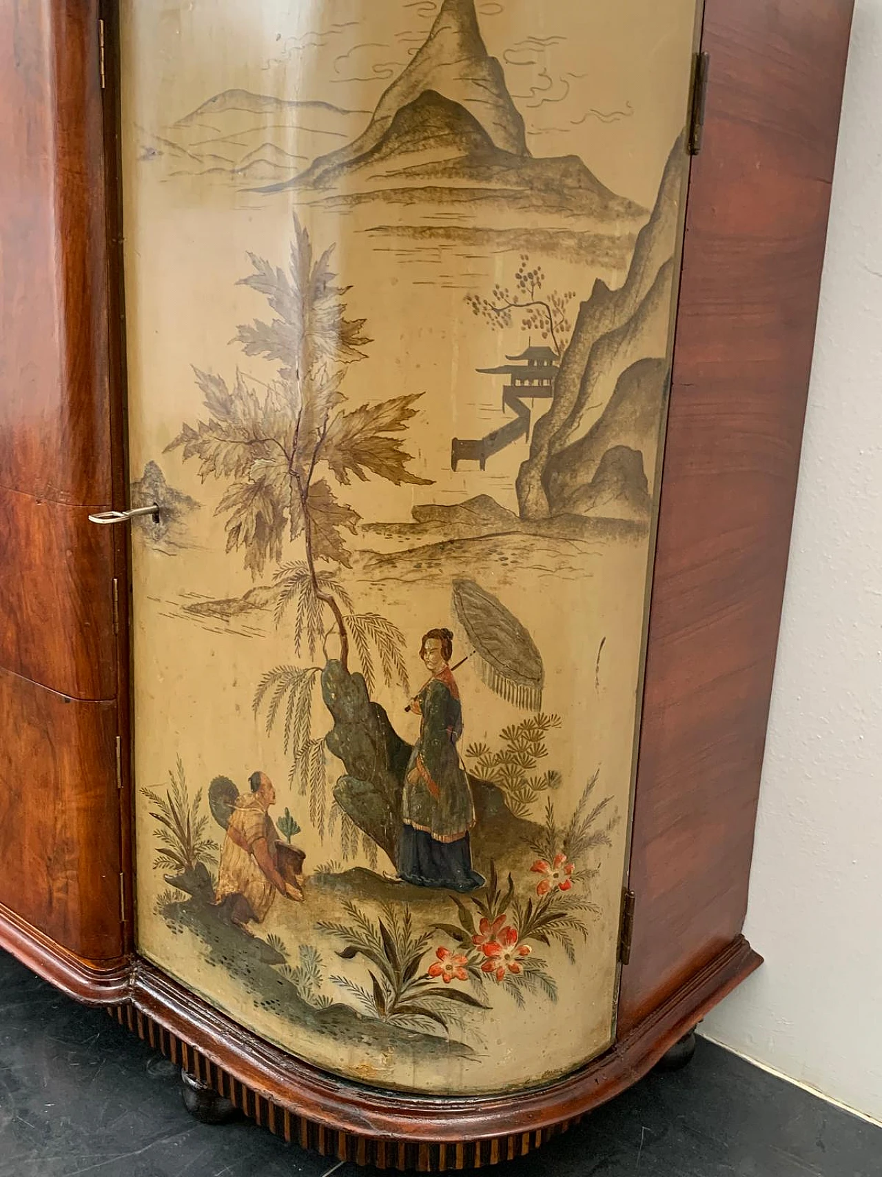 Art Déco bar cabinet in walnut feather & chinoiserie lacquer, 1920s 7