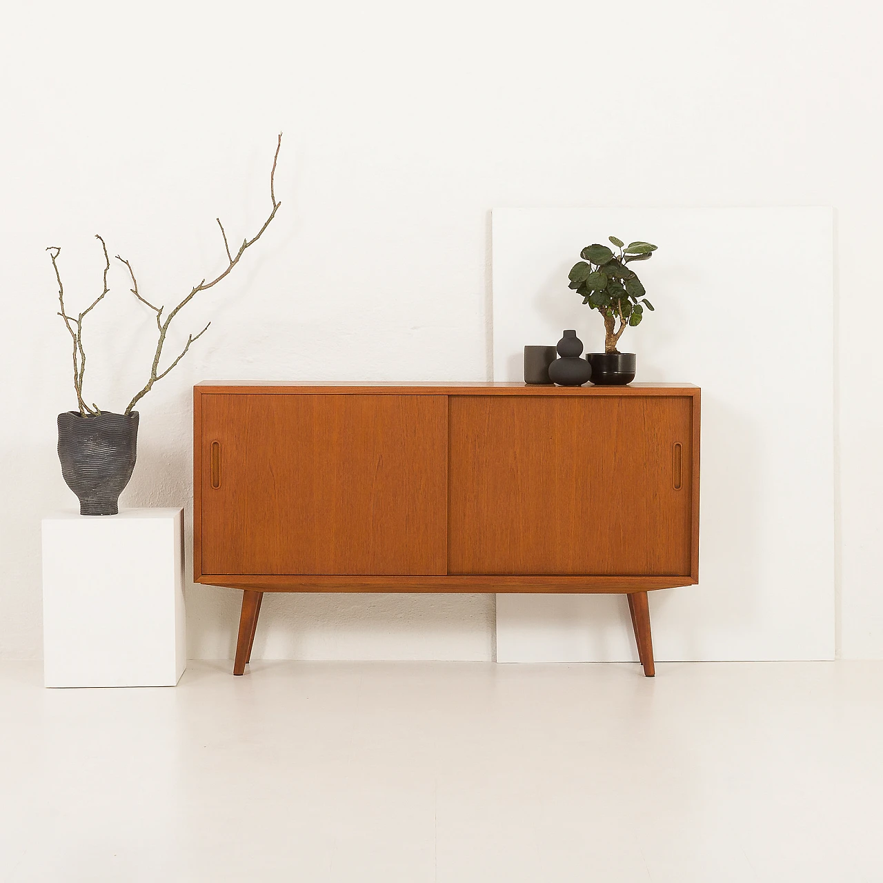 Teak sideboard by Hundevad, 1960s 3