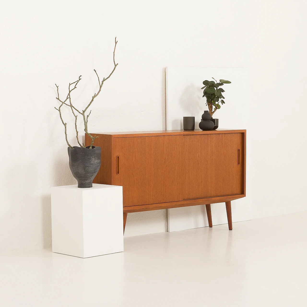 Teak sideboard by Hundevad, 1960s 5