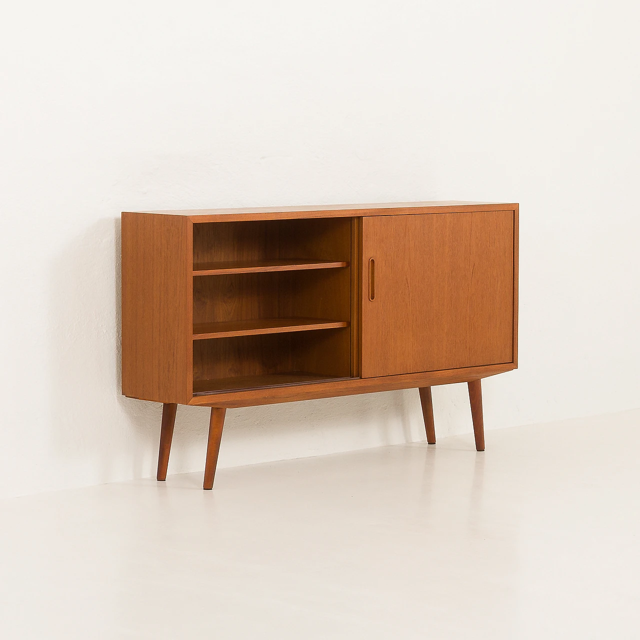 Teak sideboard by Hundevad, 1960s 7